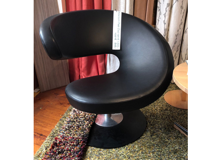 Peel Club showroom model